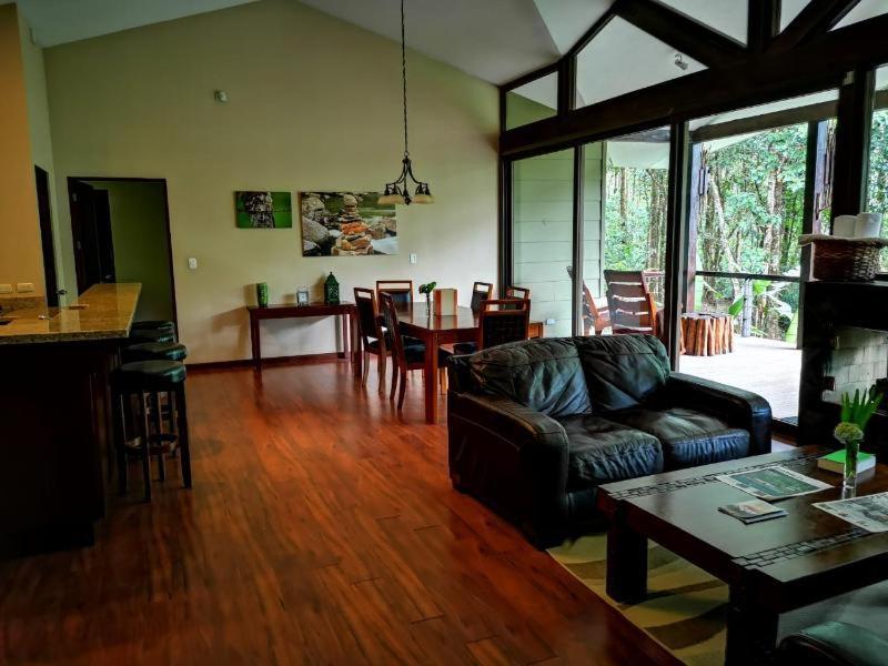 El Silencio Lodge & Spa Costa Rica Toro Amarillo Стая снимка